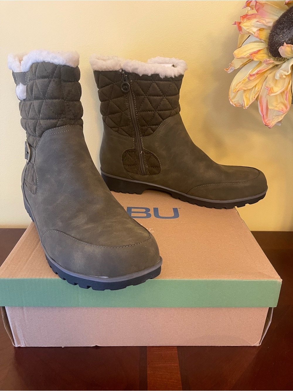 NWT women’s size 12 JBU Olive Quilted Shearling-Lined Ankle Boots